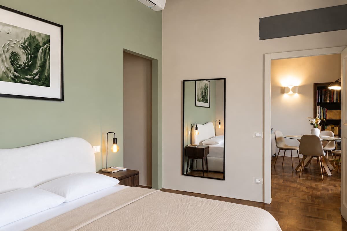 Tower View Executive Suite — interior 3