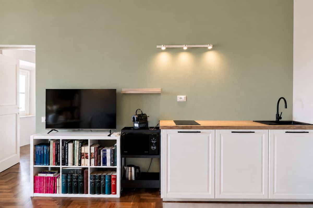 Tower View Executive Suite — interior 5