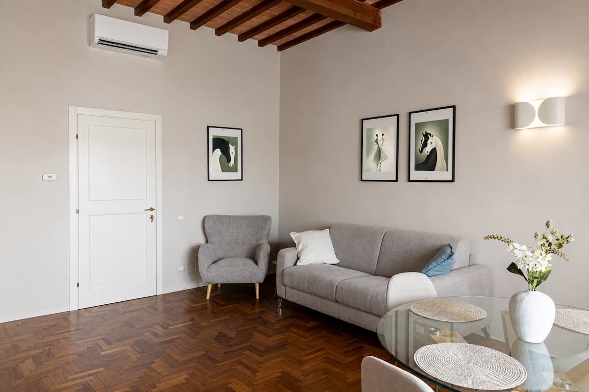 Tower View Executive Suite — interior 8