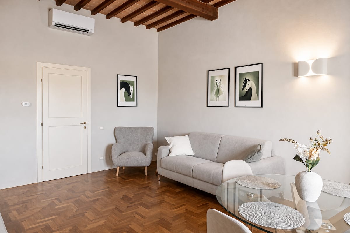Tower View Executive Suite — interior 10