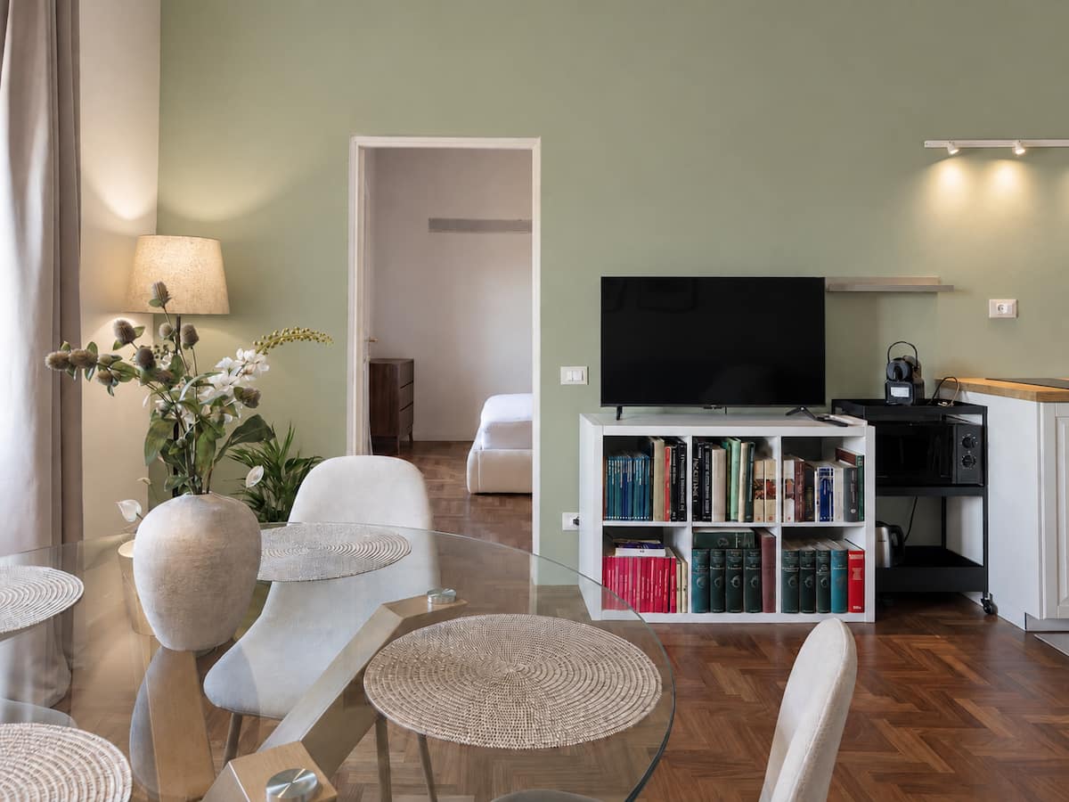 Tower View Executive Suite — interior 11