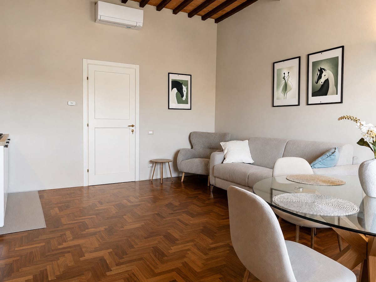 Tower View Executive Suite — interior 12