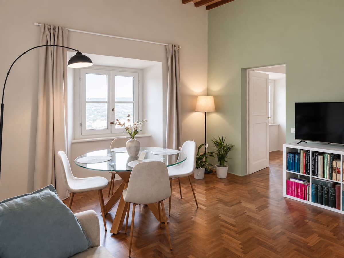 Tower View Executive Suite — interior 15