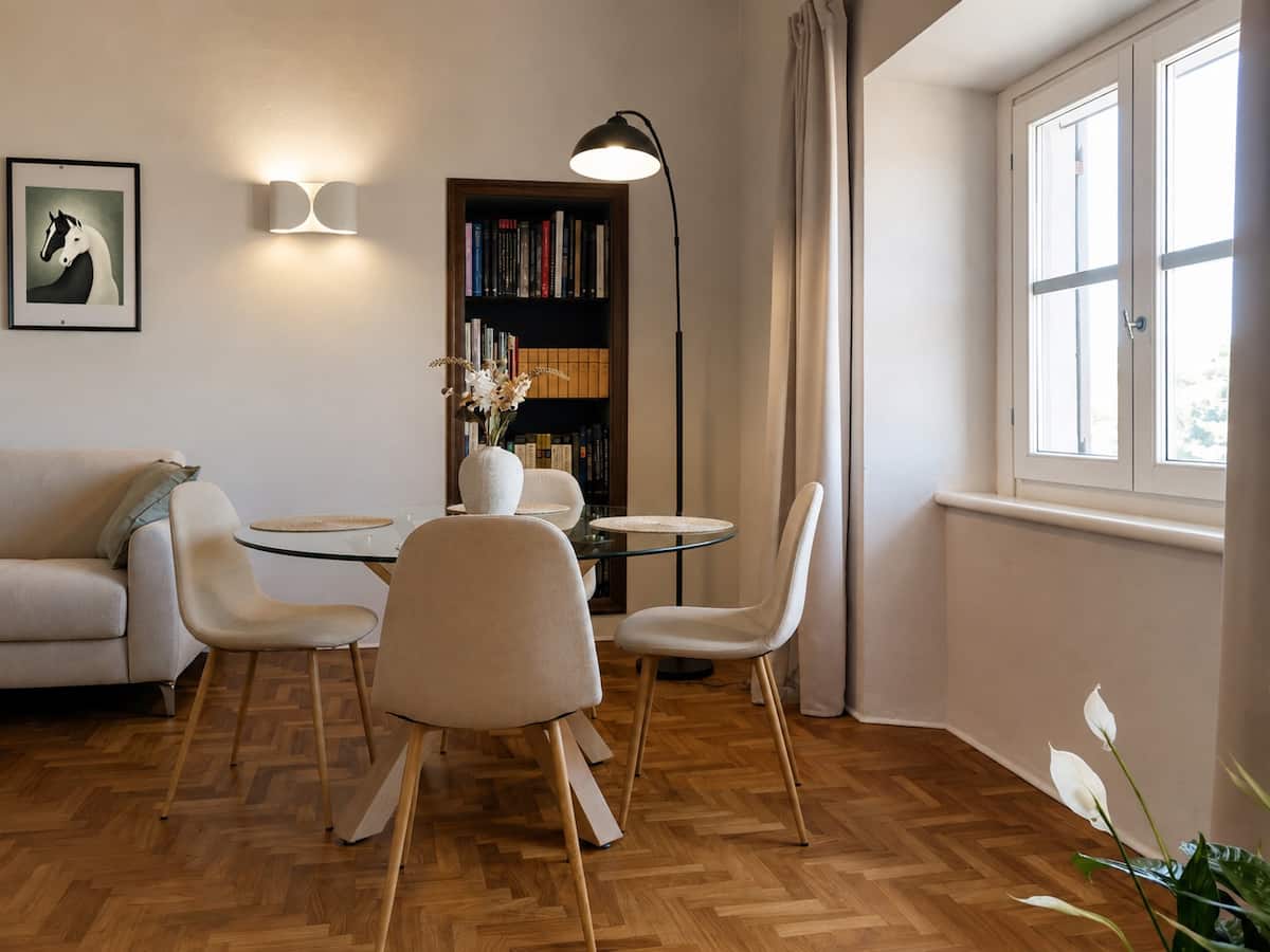 Tower View Executive Suite — interior 17