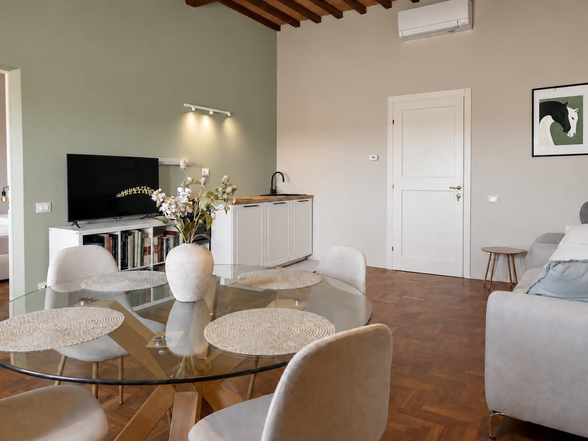 Tower View Executive Suite — interior 19