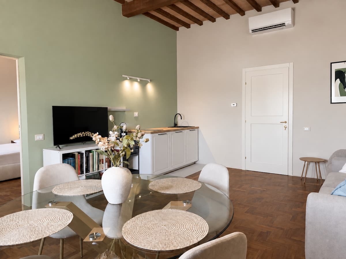 Tower View Executive Suite — interior 20